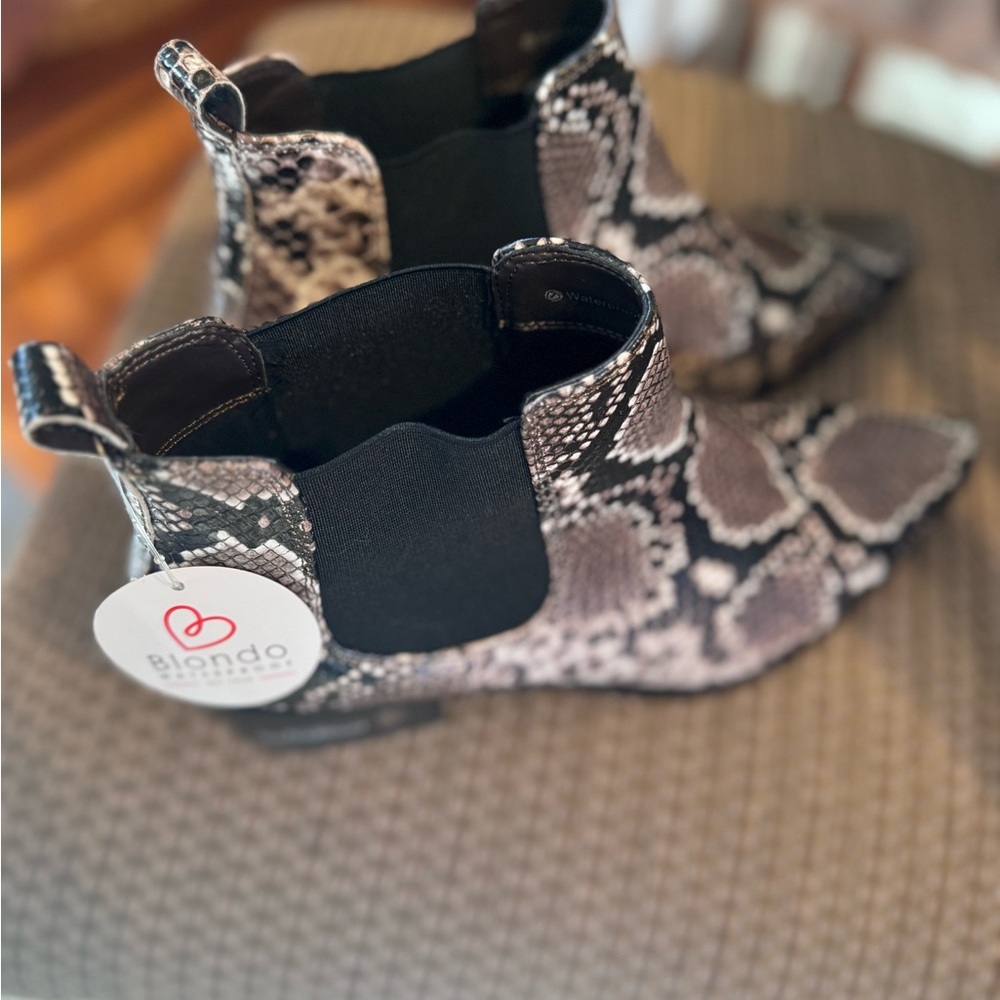 NWT Blondo snakey print ankle boots